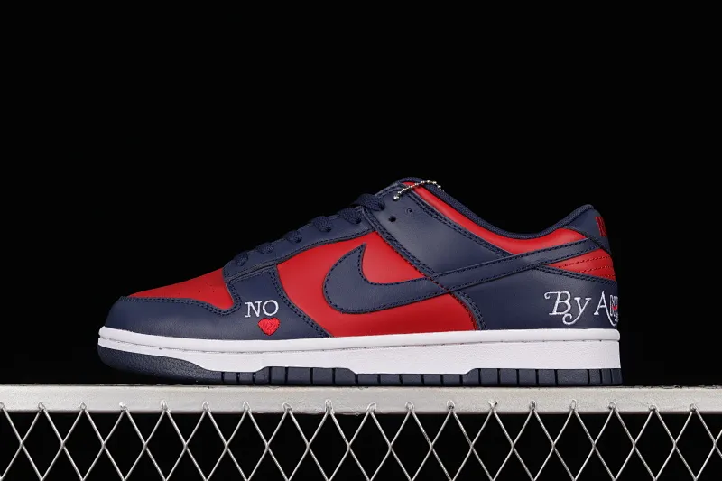 All Categories Nk SB Dunk Series Nk SB Dunk Low Low-top sneakers Supreme x Nk SB Dunk Low joint model blue and red SB low-top sports and leisure sneakers DO7412-982